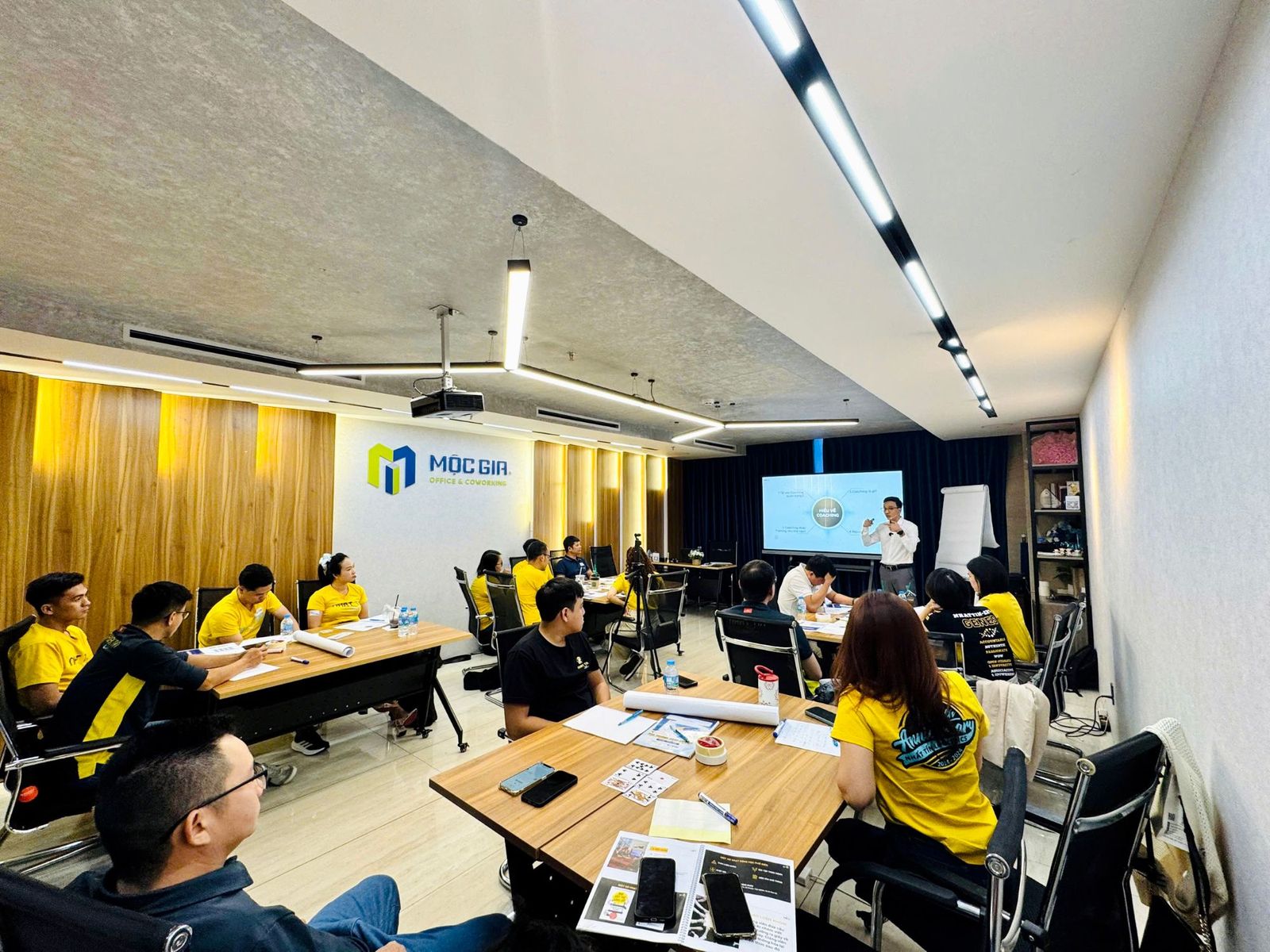 Lớp coaching đông học viên Nhất Tín Logistics