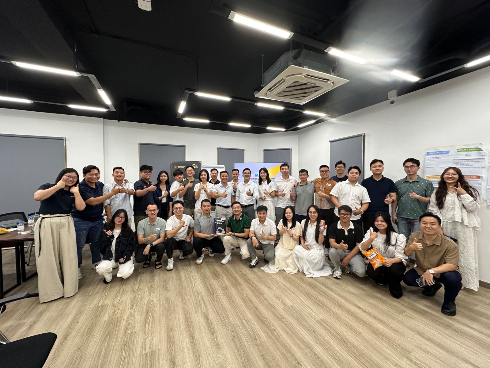 Học viên Thành Vinh Holdings chụp ảnh tập thể cuối khoá